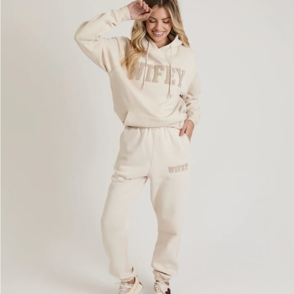 Six Stories Wifey Sweatshirt Champagne Small